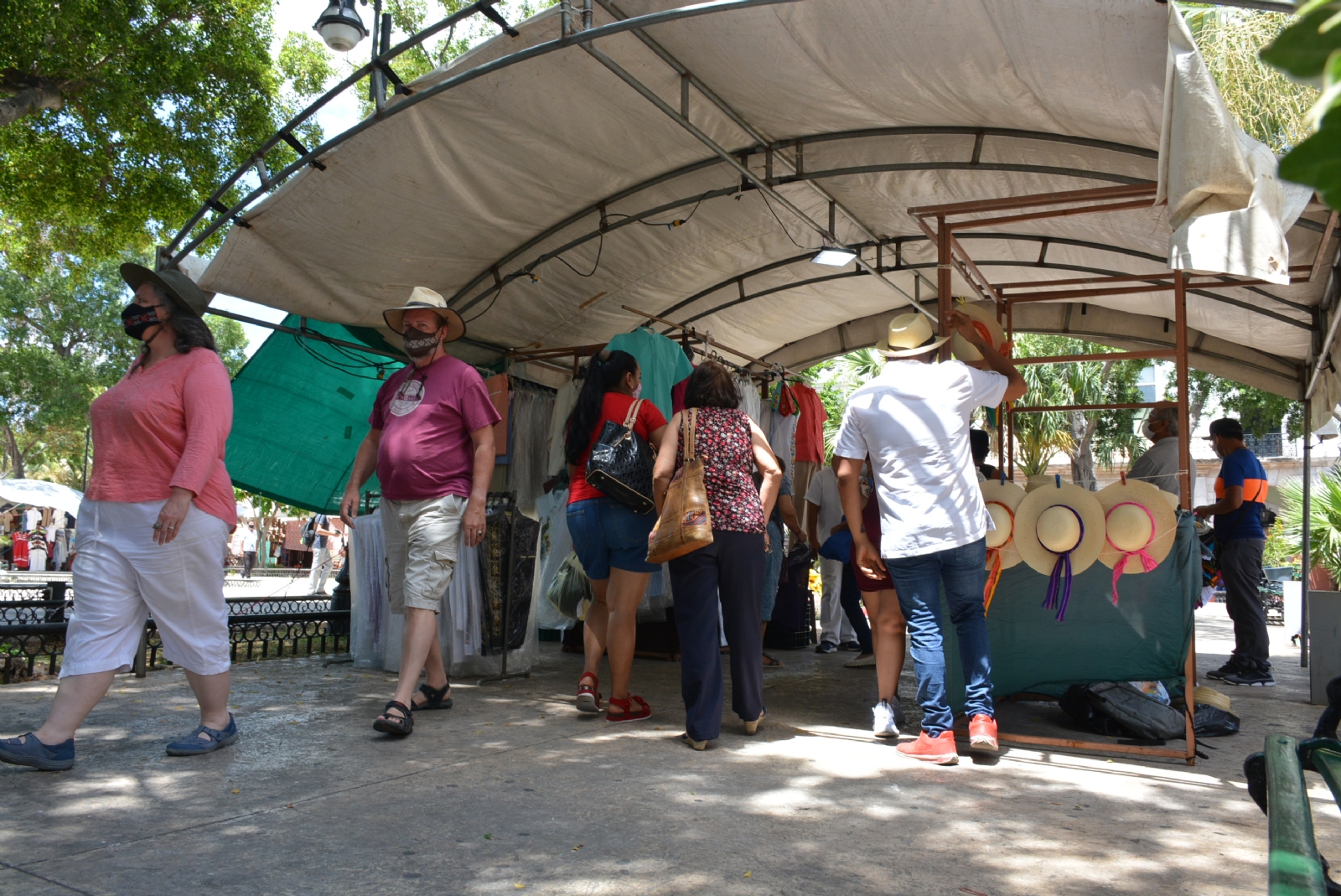 Artesanos de “Mérida en Domingo” acusan al Ayuntamiento de no dar apoyos completos