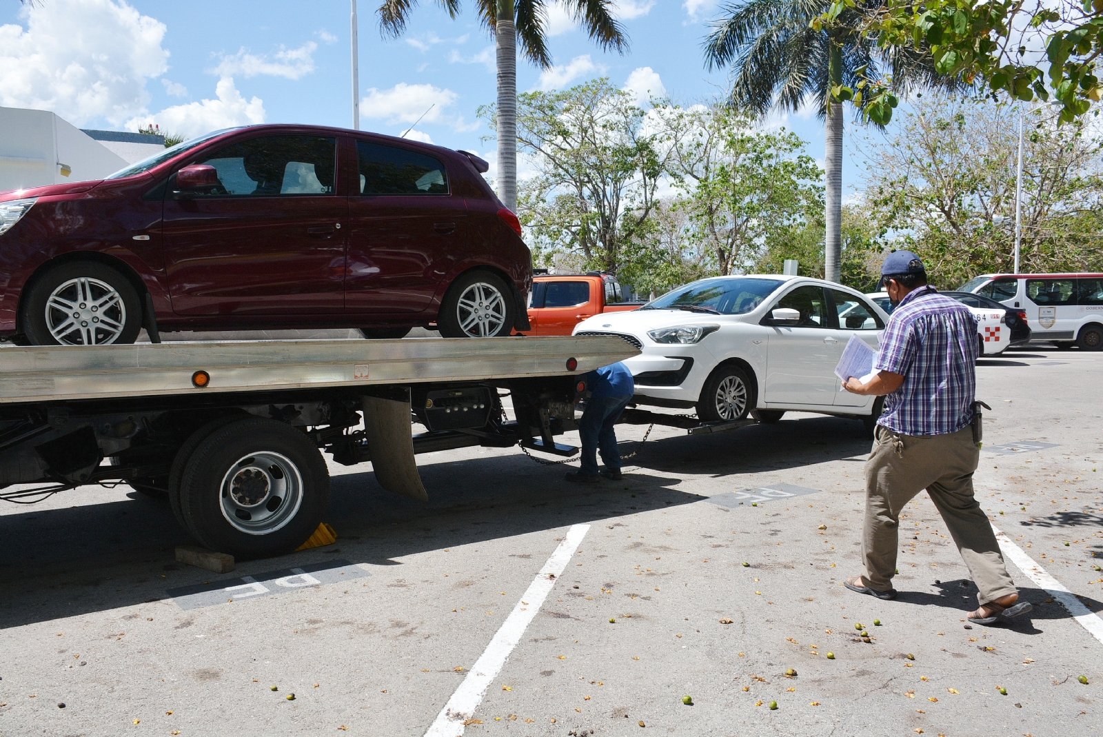 GN multa a conductores por ofrecer servicio de taxi en el aeropuerto de Mérida