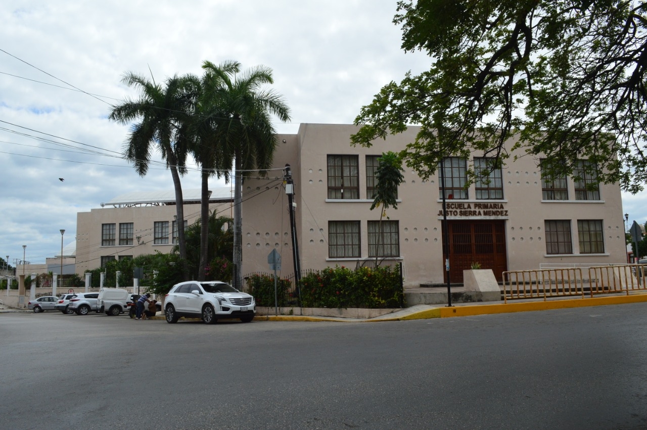 "La propuesta es que terminando a de vacunar a adultos mayores ya pensemos en el regreso a clases presenciales", aseguró