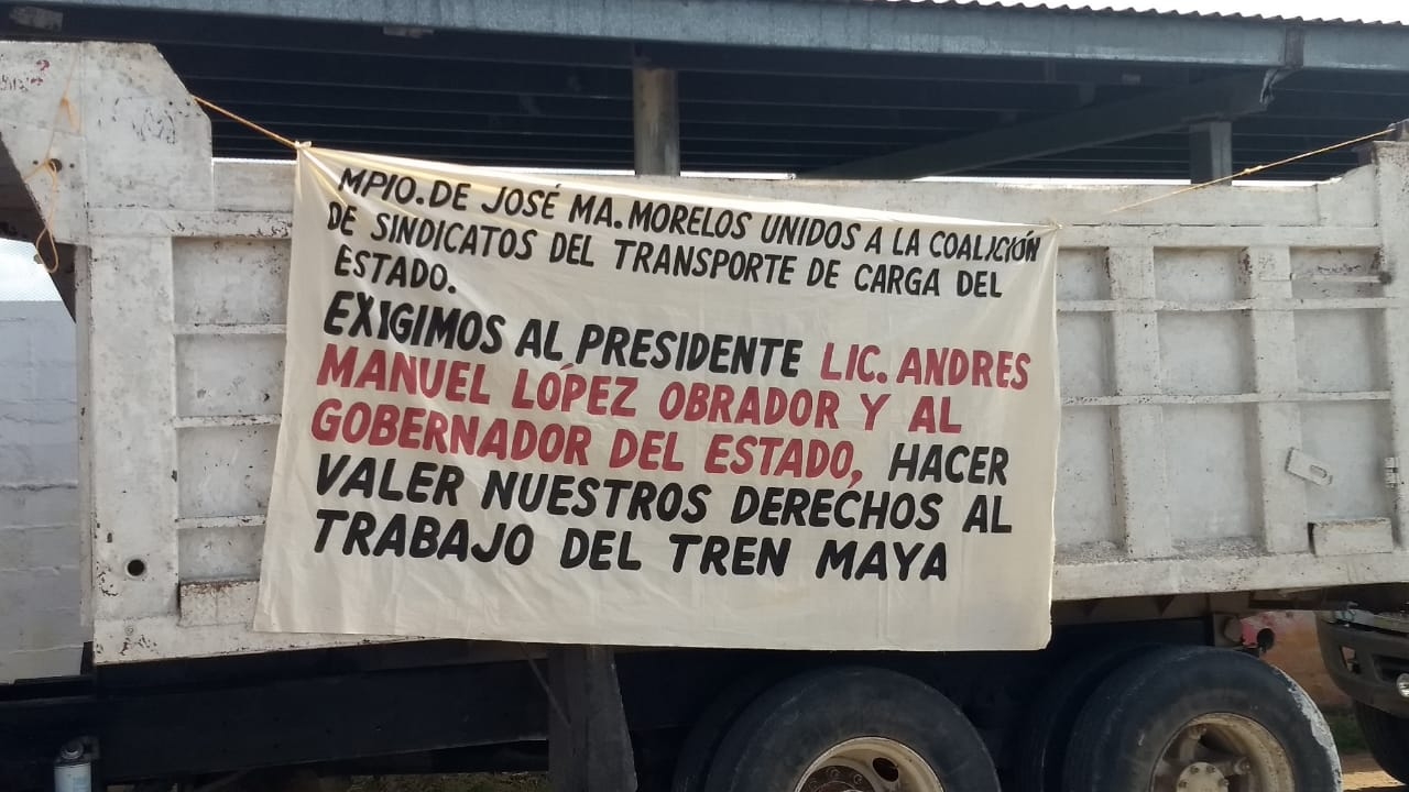 Volqueteros en José María Morelos exigen no monopolizar trabajos del Tren Maya