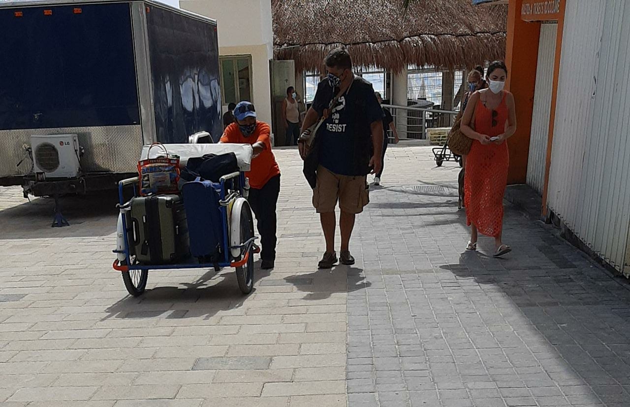 Playa del Carmen se encuentra en Semáforo Epidemiológico amarillo, lo que da un respiro a los tricicleros que trabajan en la terminal marítima