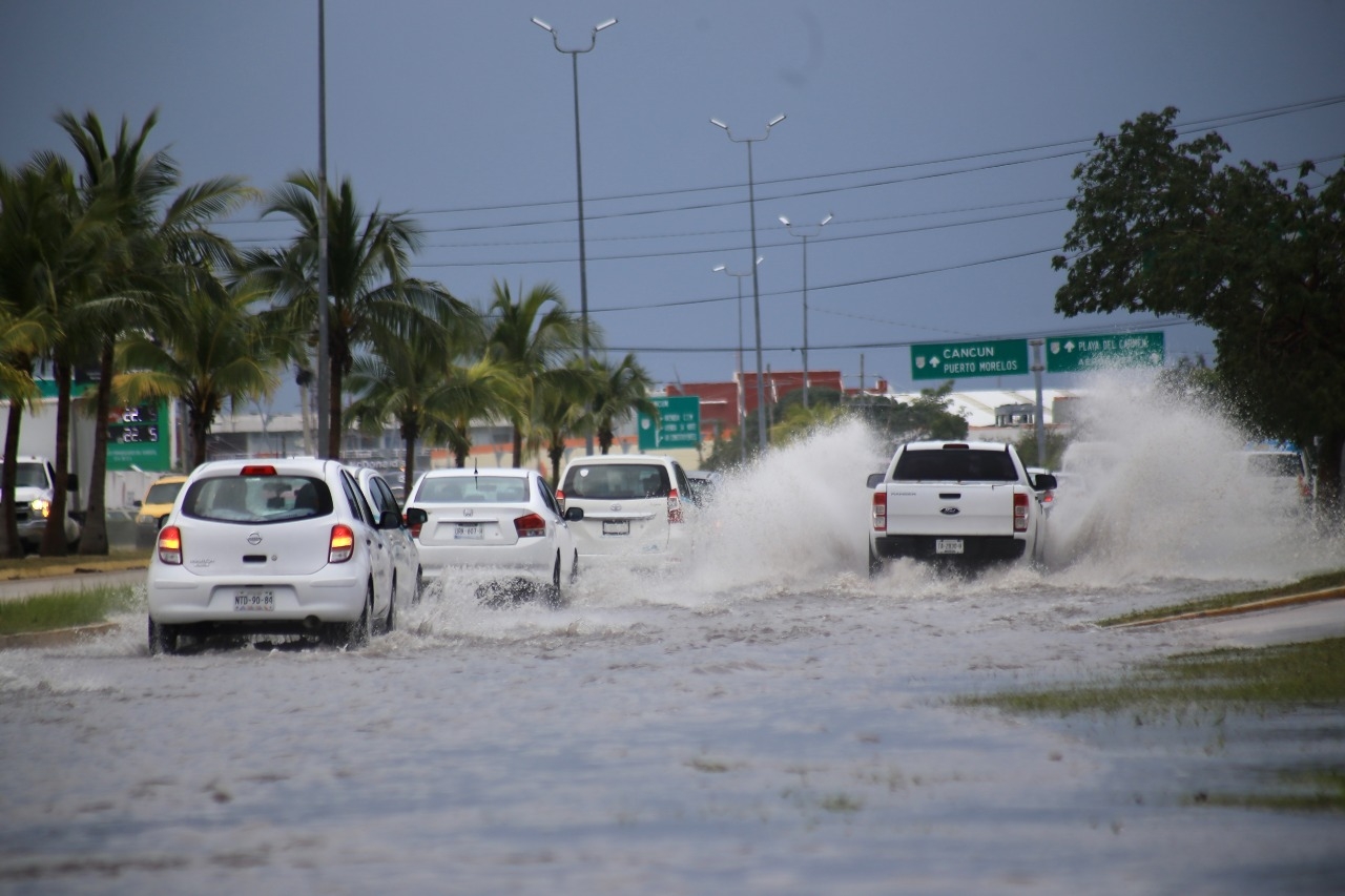 Así lucieron algunas arterias viales en Playa del Carmen