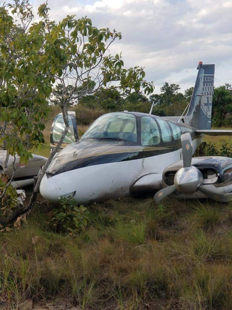 La avioneta habría realizado un aterrizaje forzoso