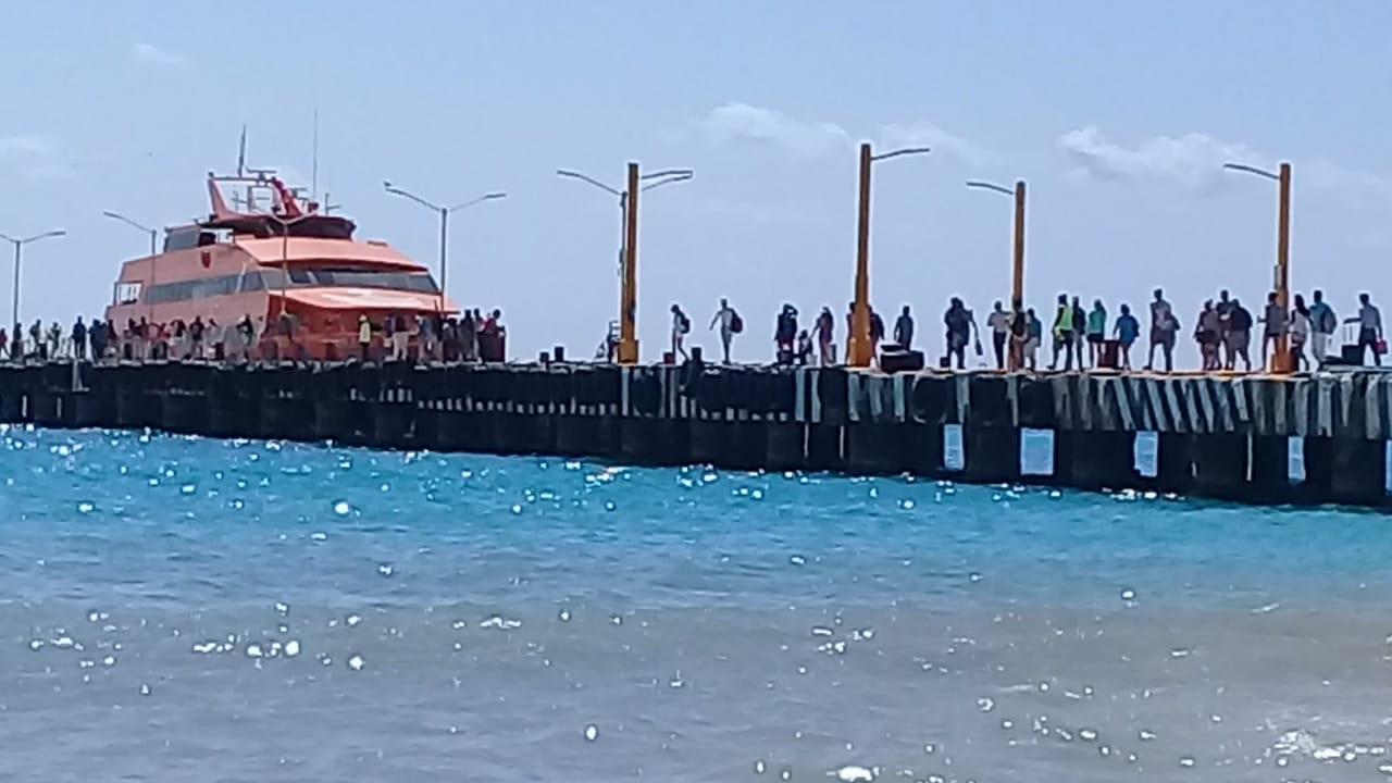 Fuerte oleaje provoca cierre de puerto en Cozumel y perjudica a náuticos