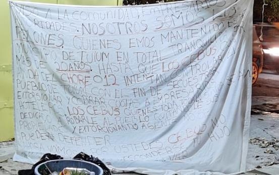 Hallan una manta en el centro de Tulum que amenaza a empresarios y trabajadores