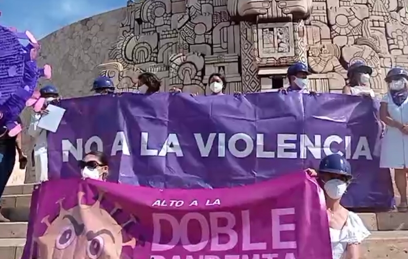 Mujeres en Mérida marchan al Monumento a la Patria: EN VIVO