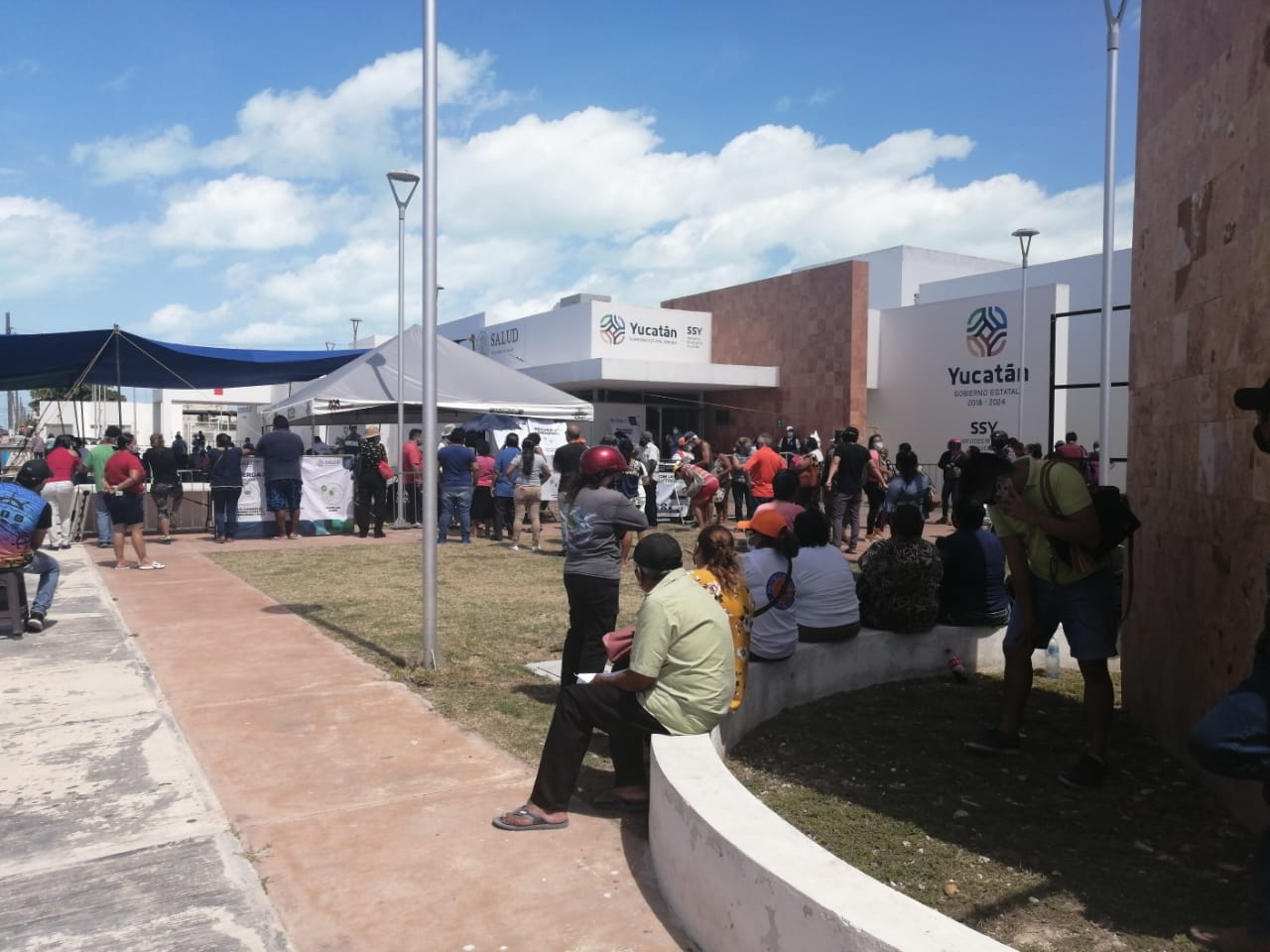 Abuelitos reciben vacuna anticovid en Progreso: EN VIVO