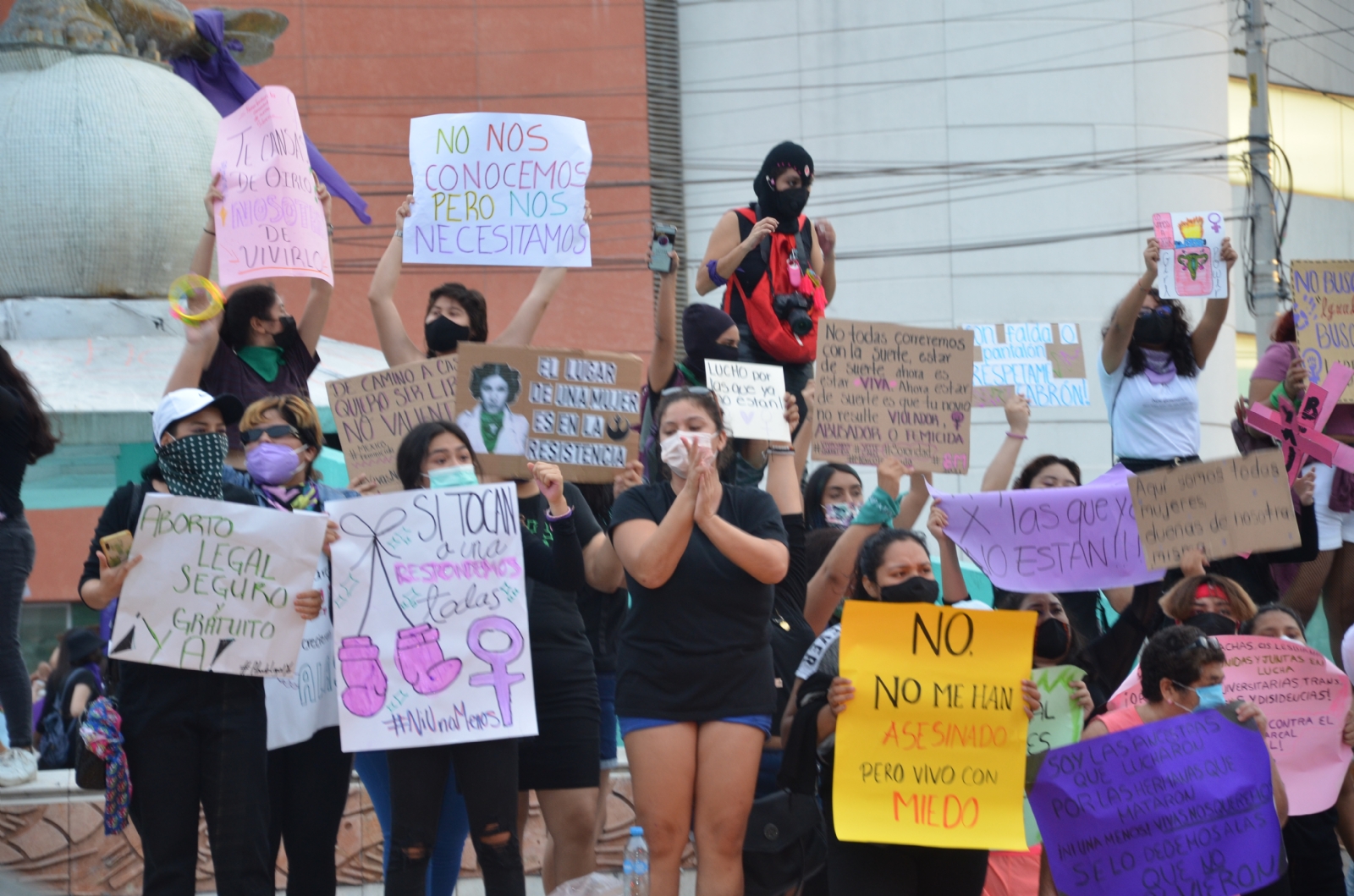 Las acciones incluyeron pintas, arengas y cartelones donde expresan su repudio al sistema de justicia