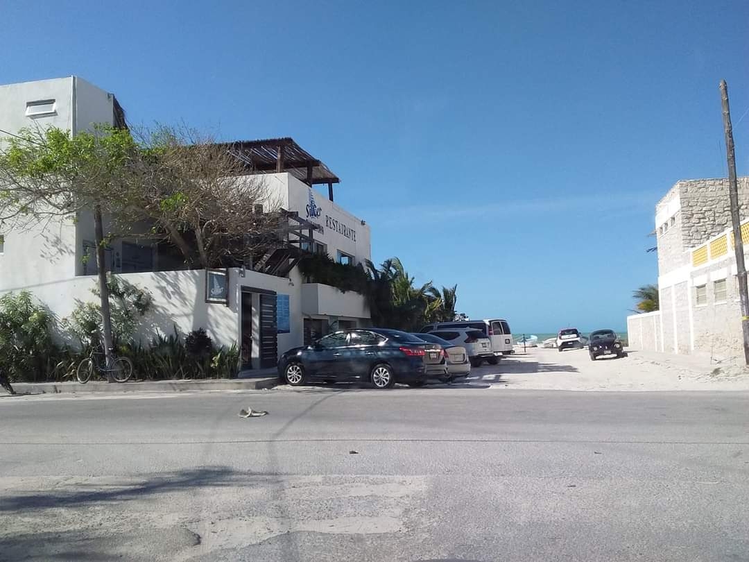 Restaurante bloquea entrada a la playa en Progreso, denuncian