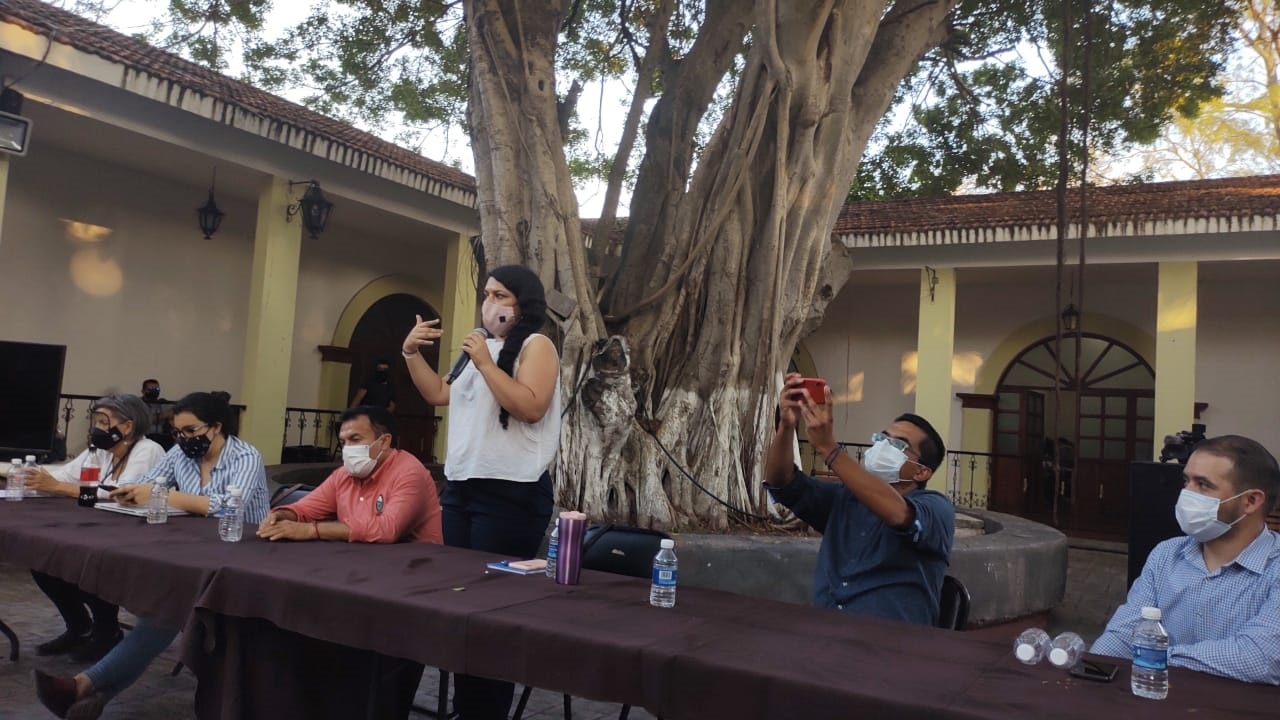 Acusan al alcalde Óscar Rosas de simular asamblea en Ciudad del Carmen