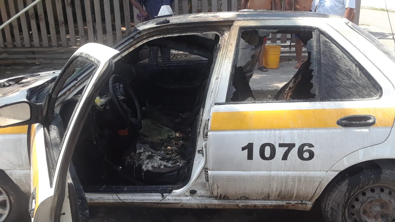 El incendio del taxi fue casi de inmediato, en Chetumal