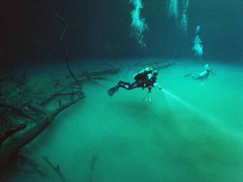 El Cenote Angelita es un lugar perfecto para buzos experimentados