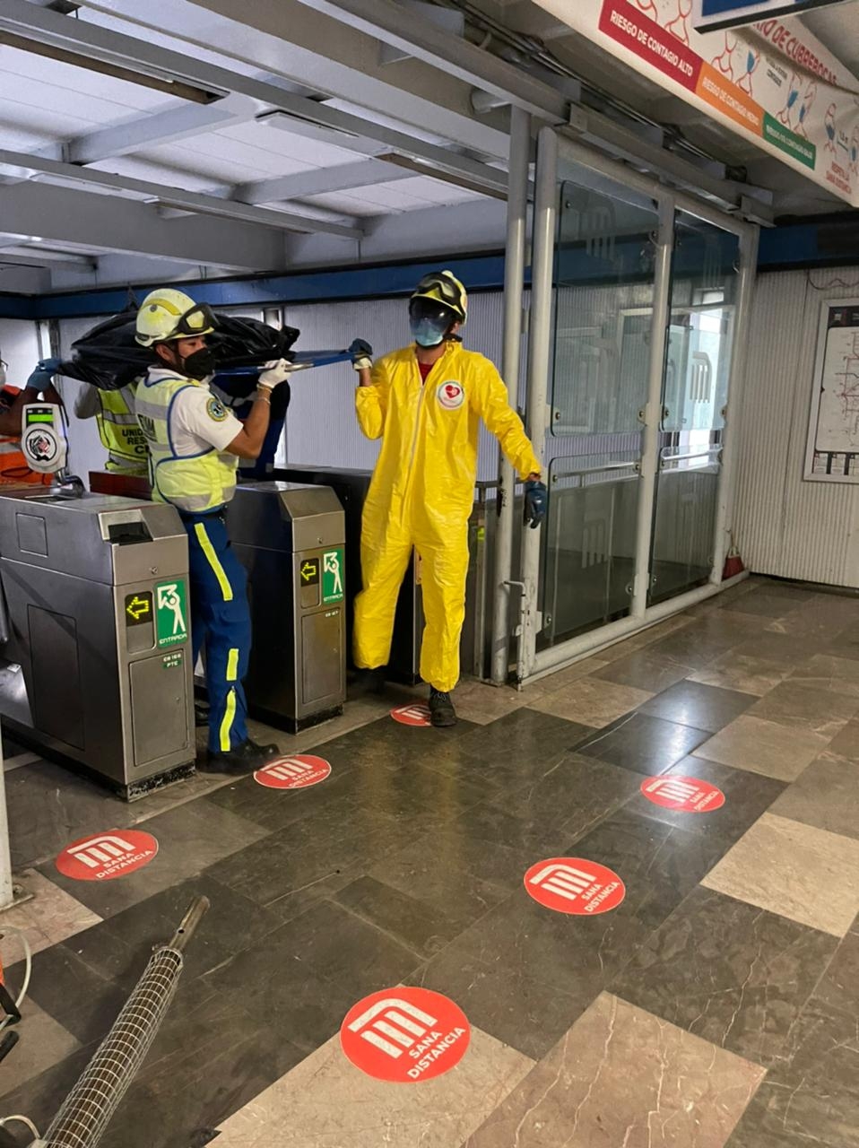 Rescatan cuerpo de una mujer que se lanzó a las vías del Metro en la estación Nativitas