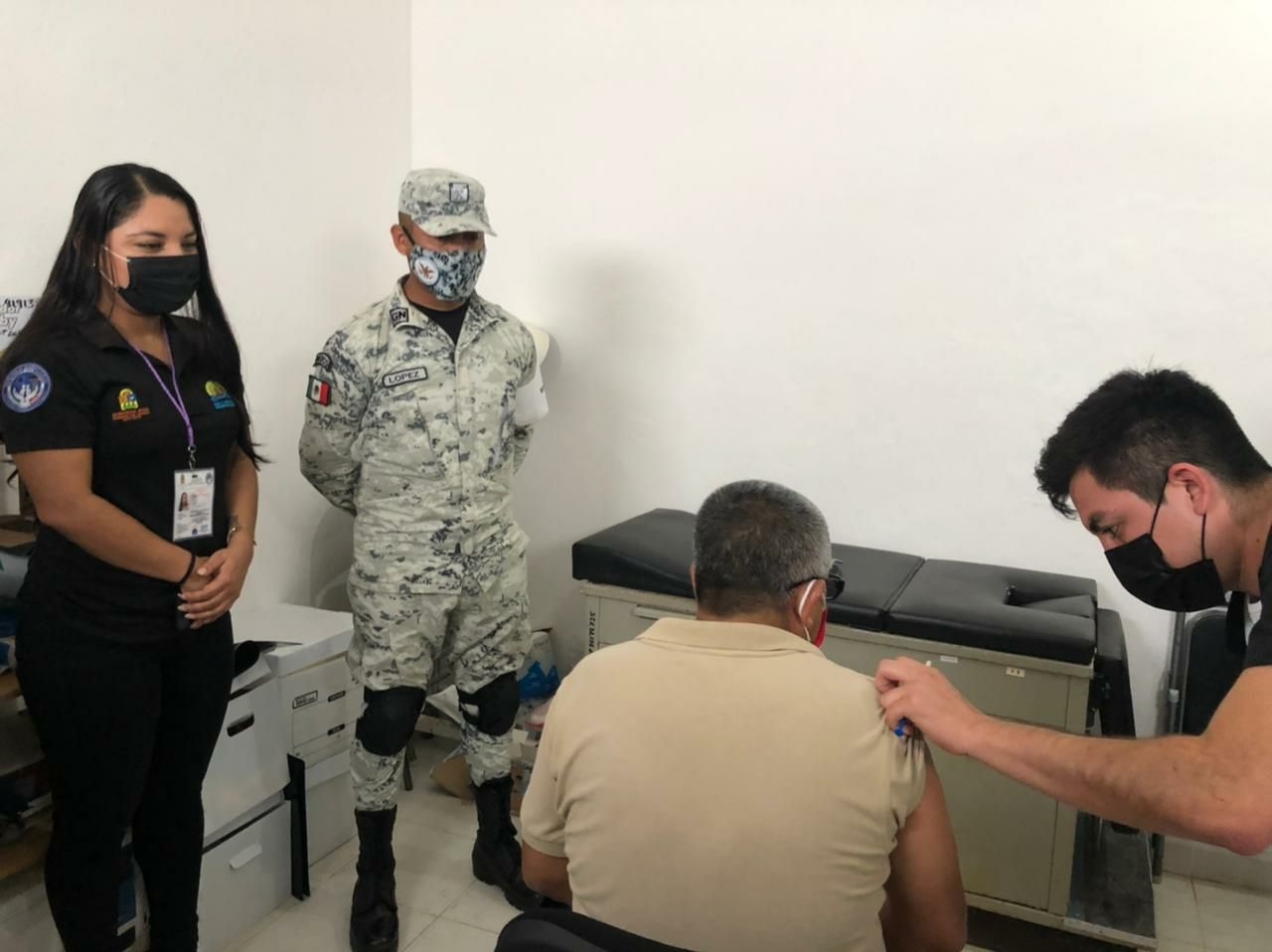 Abuelitos del Cereso de Cozumel reciben segunda dosis de la vacuna contra el COVID-19