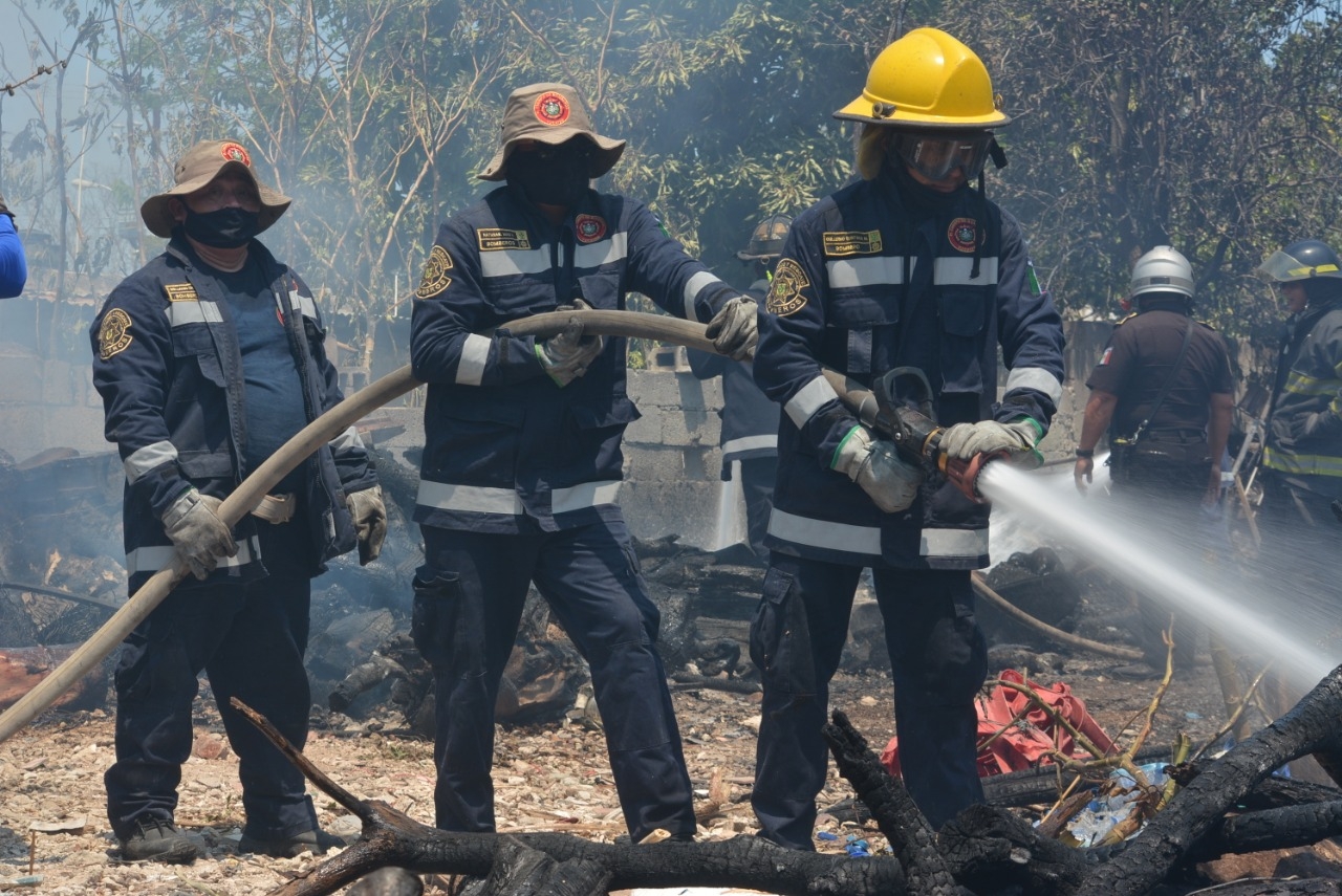 Se incendia bodega en terrenos de la Plancha en Mérida: VIDEO