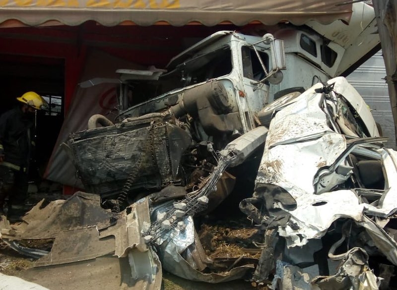 Fuerte accidente en la México-Toluca deja al menos cuatro muertos y varios heridos