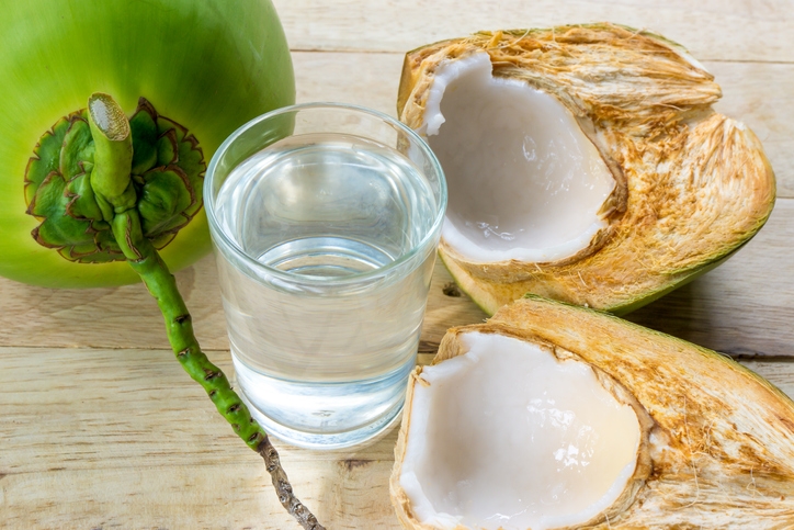 El agua de coco ayuda a la digestión y a tener rendimiento cognitivo