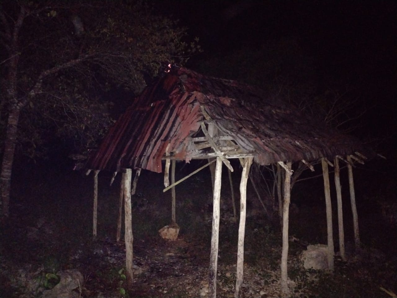 Incendian palapa de manera intencional en el municipio de Felipe Carrillo Puerto