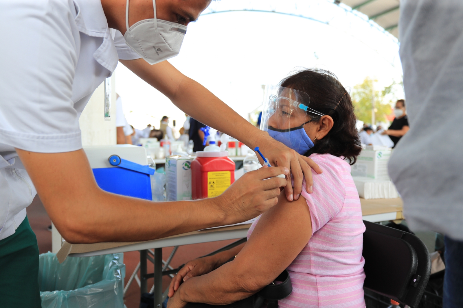 Cerrarán avenidas principales de Cancún por aplicación de vacunas contra COVID-19