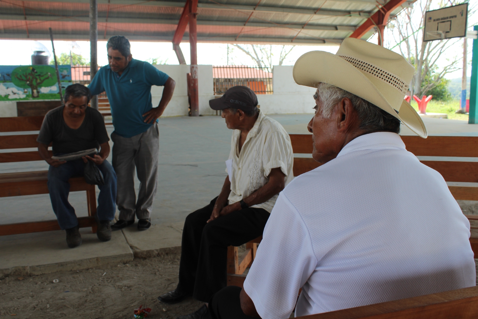 Abuelitos piden módulo de vacunación contra COVID-19 en la comunidad Nicolás Bravo