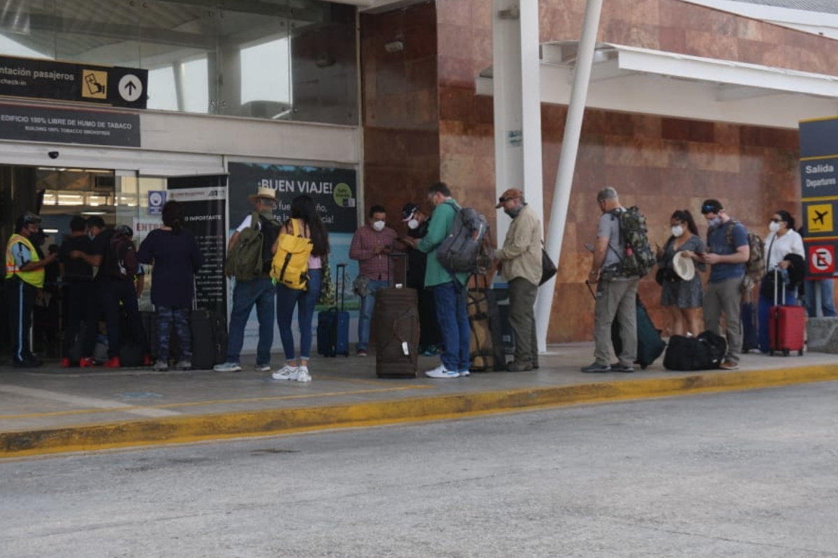 Aumenta afluencia de viajeros al aeropuerto de Campeche