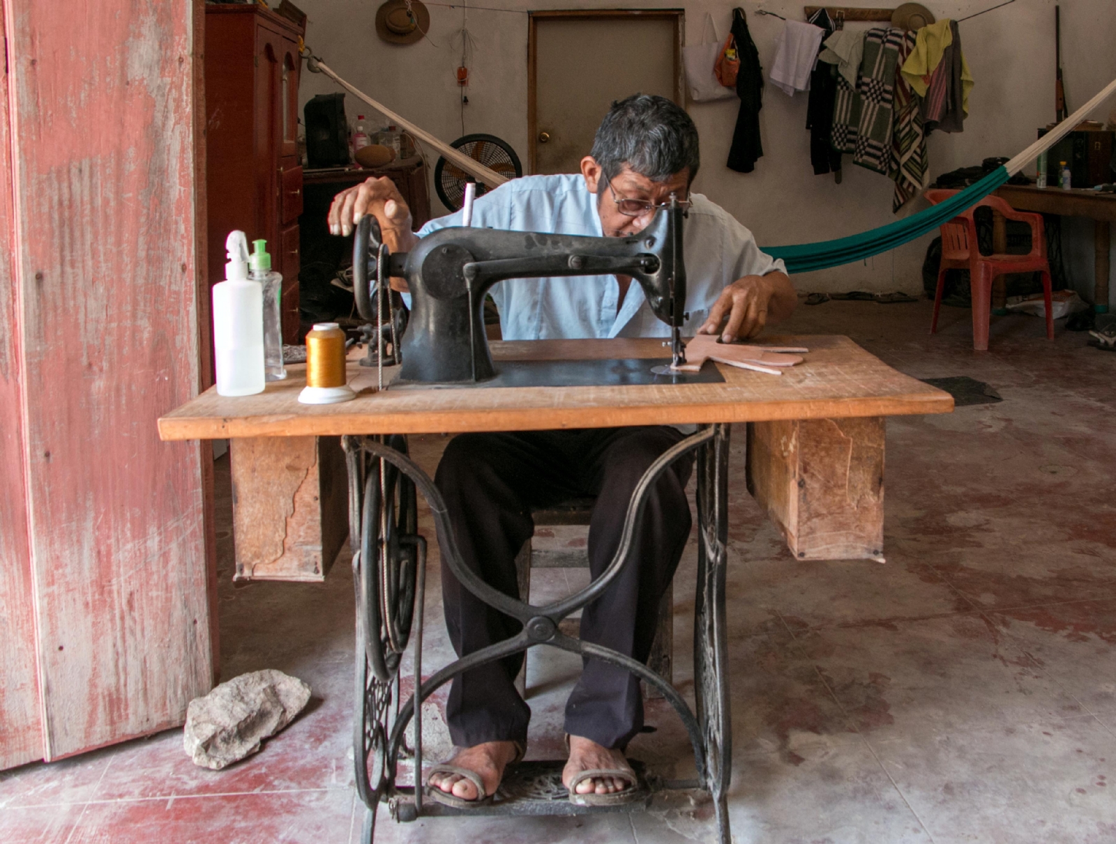 'Don Pruden', 40 años trabajando el arte del cuero en Mama, Yucatán