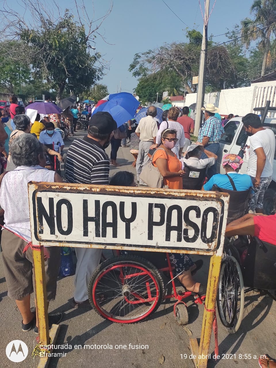 Abuelitos esperan por más de una hora recibir su segunda dosis de la vacuna contra el COVID-19 en Othón P. Blanco