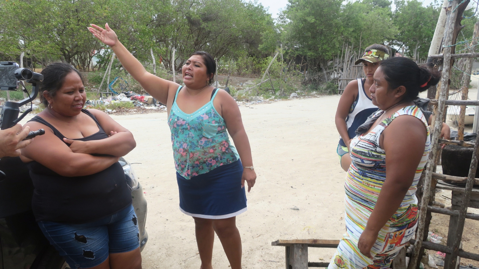 Habitantes de 'Cartolandia' protestan por instalación de cañerías en Celestún