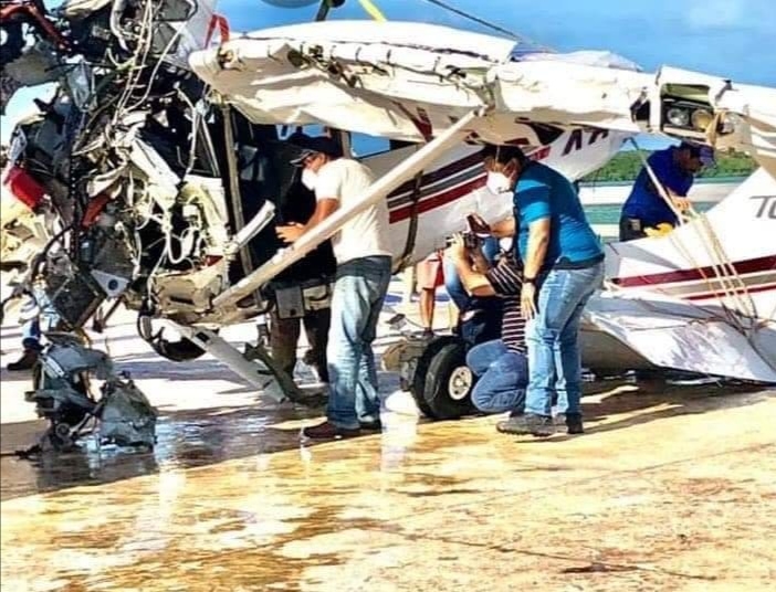 La avioneta fue sacada del lecho de la laguna