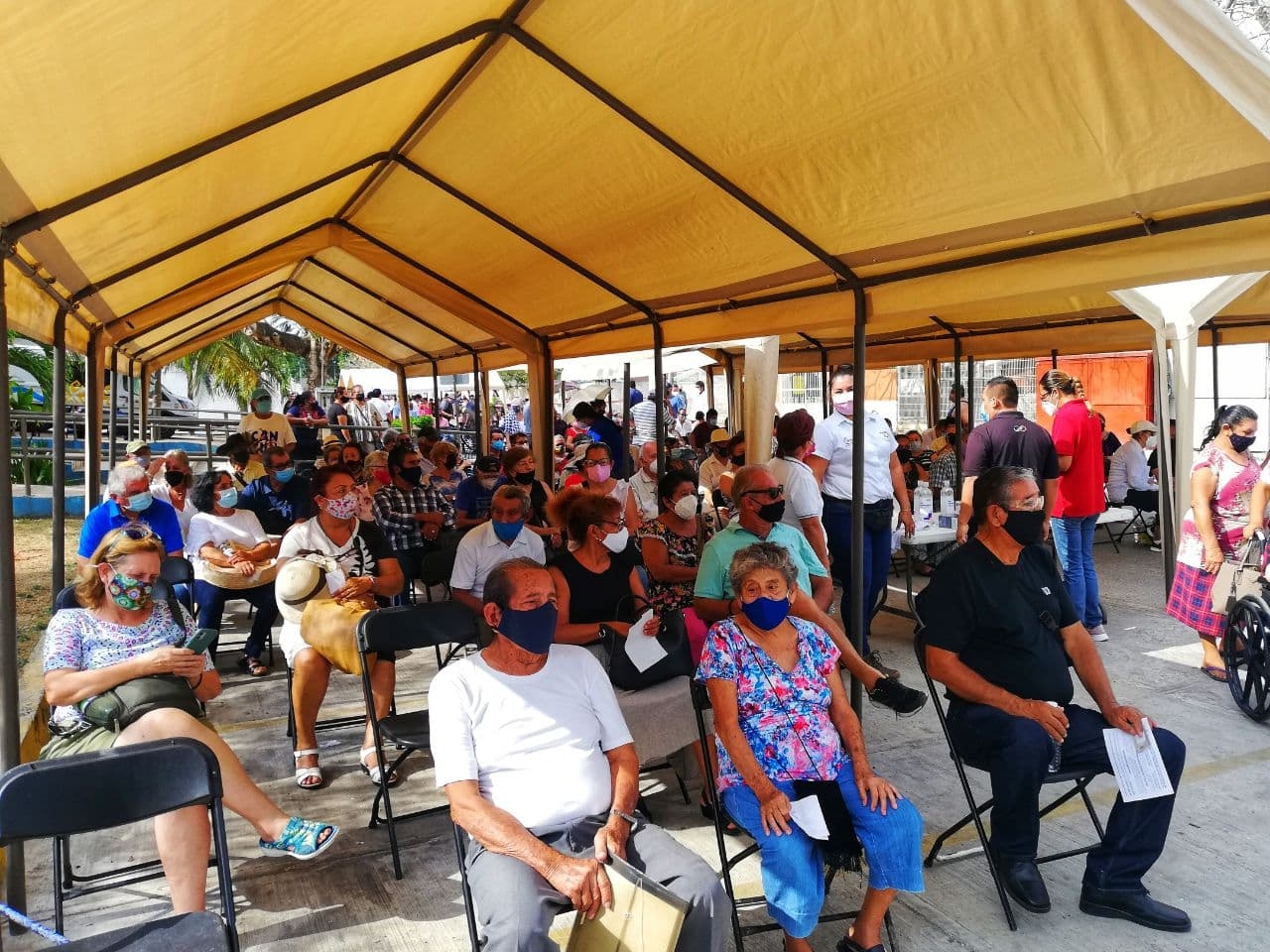 Adultos mayores son vacunados en seis municipios de Quintana Roo