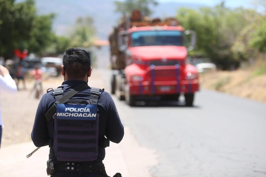 Con drones y explosivos atacan a policías en Michoacán; hay 2 heridos