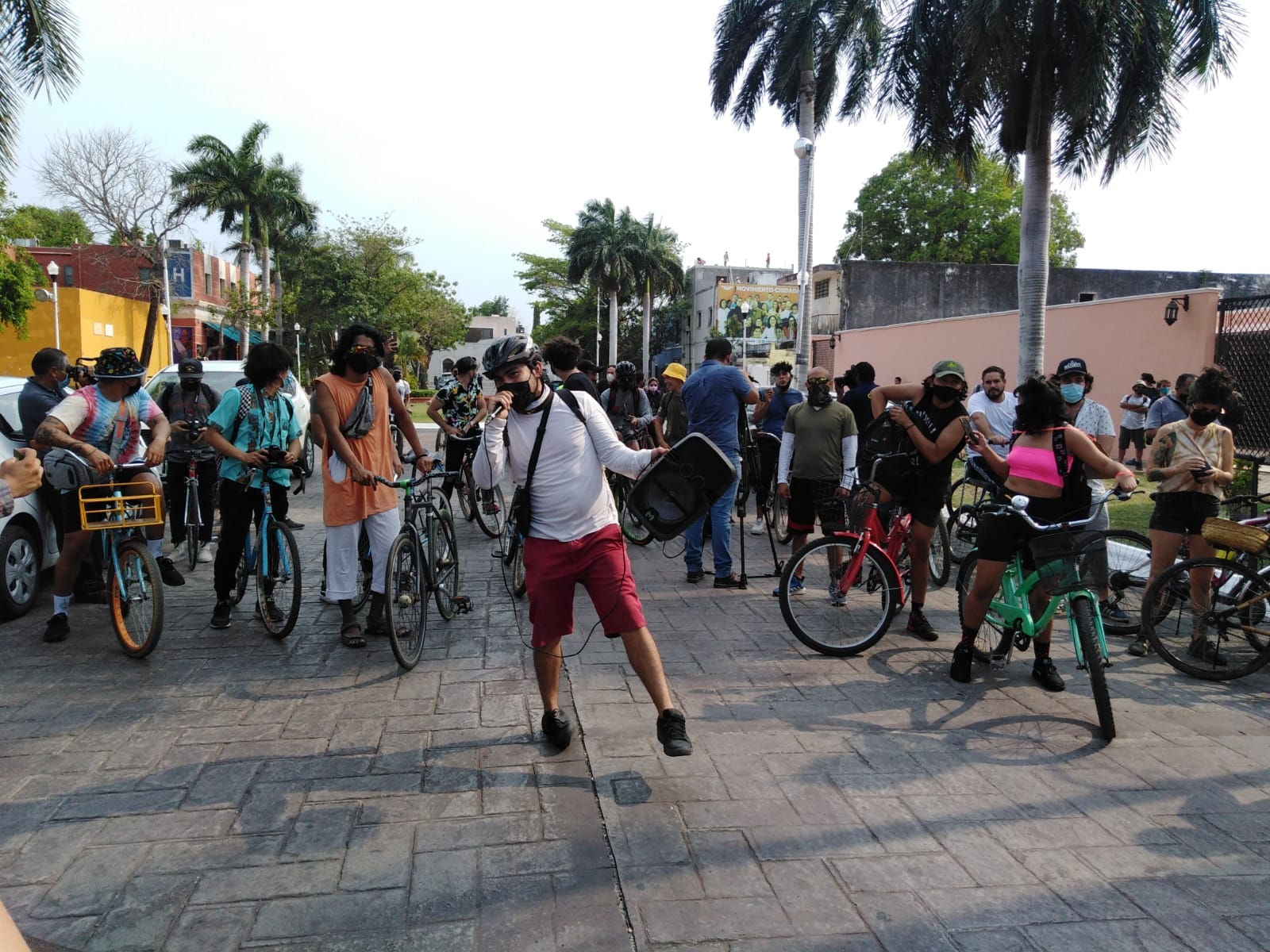 'Fuman un porro' para manifestarse a favor de la marihuana en Mérida