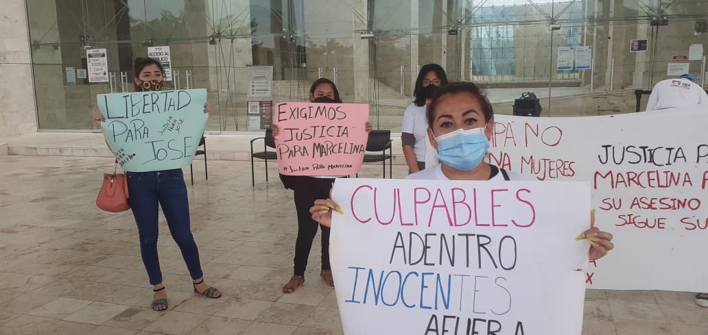 Mujeres se manifiestan afuera del Poder Judicial de Yucatán