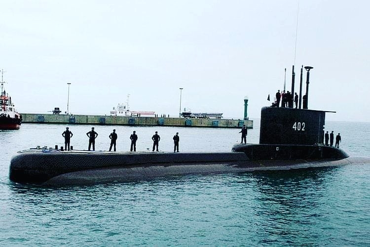 Desaparece submarino con 53 personas en Indonesia; Marina inicia búsqueda