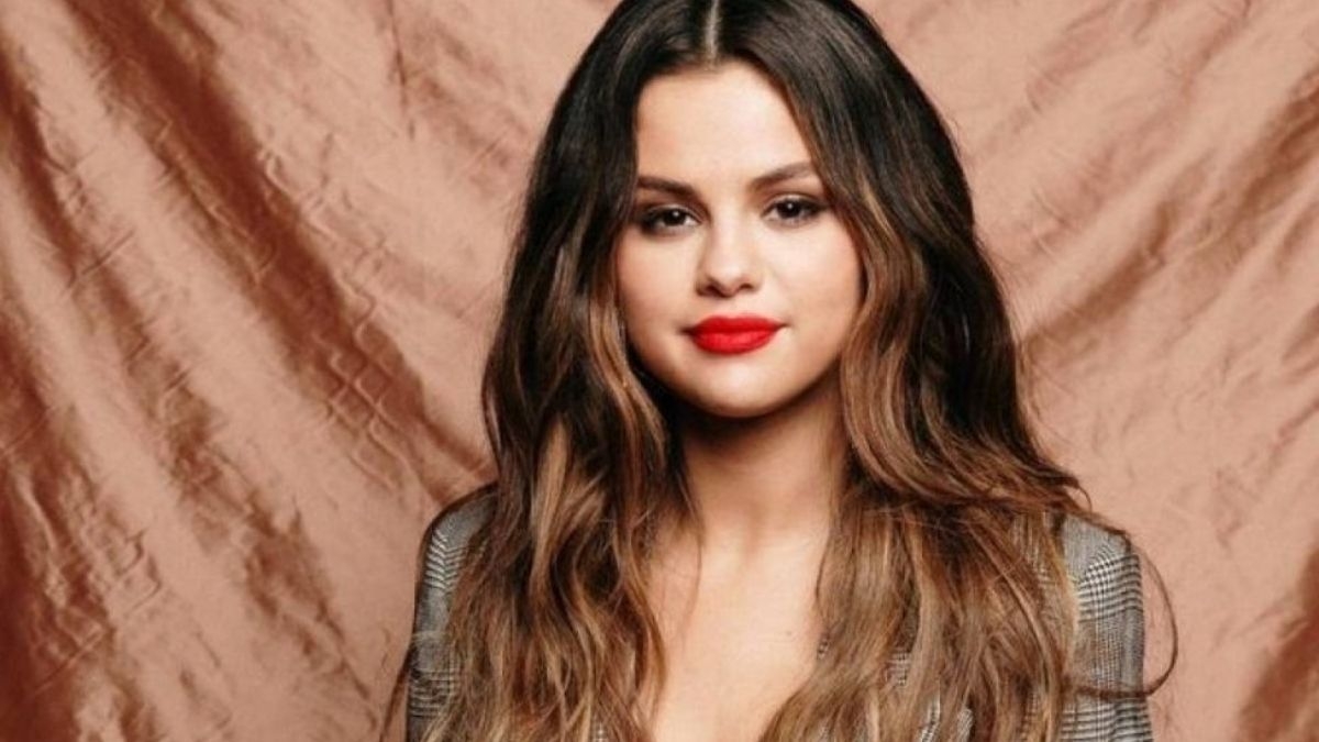 Selena Gomez sorprende con nuevo look