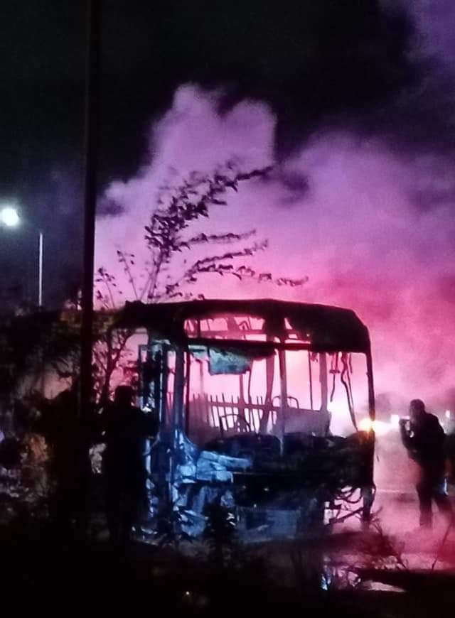 Se incendia autobús en el fraccionamiento Cielo Nuevo de Cancún