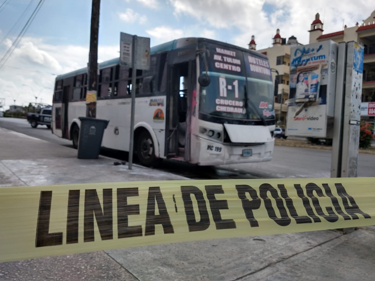 Lanzan bombas molotov contra un autobús de transporte público en Cancún: EN VIVO