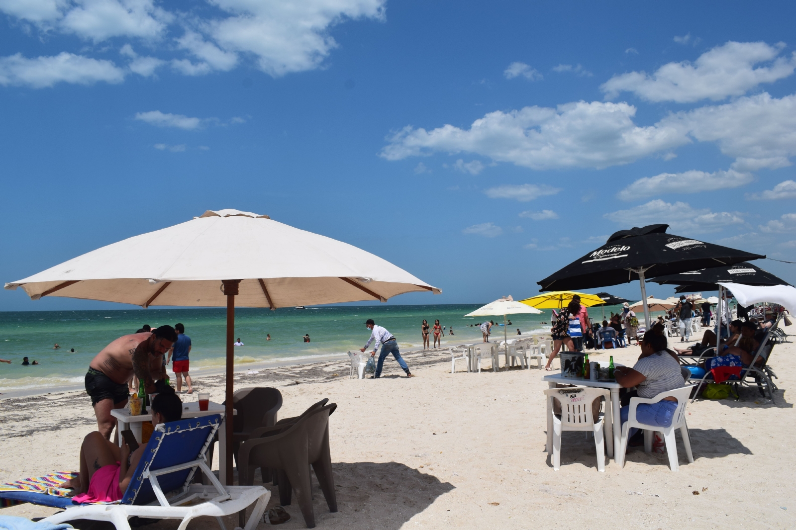 Playas de Progreso, Yucatán, reciben a más de mil bañistas
