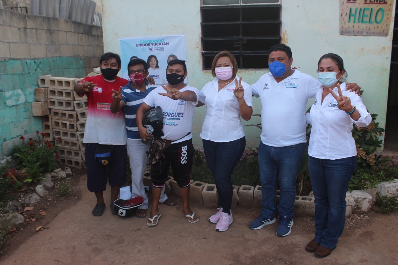 Manuelita Cocom en su visita por Timucuy