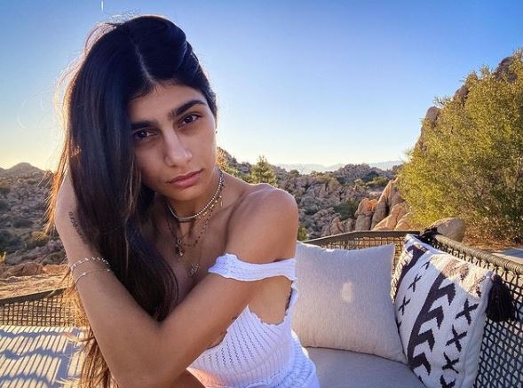 Mia Khalifa demuestra talento bailando duranguense en TikTok: VIDEO