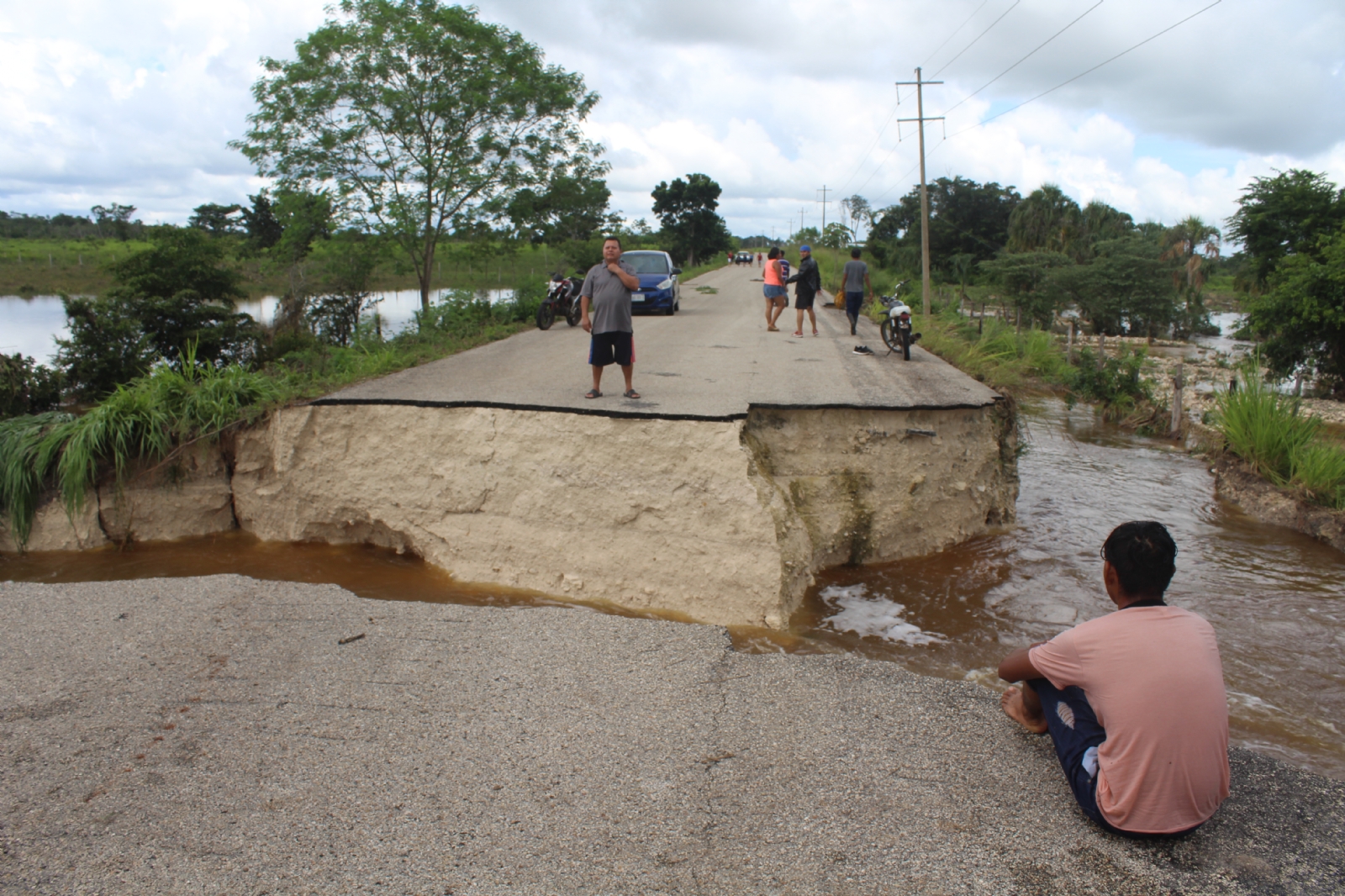 Rehabilitan puentes en Bacalar a diez meses del paso de la Tormenta 'Cristóbal'