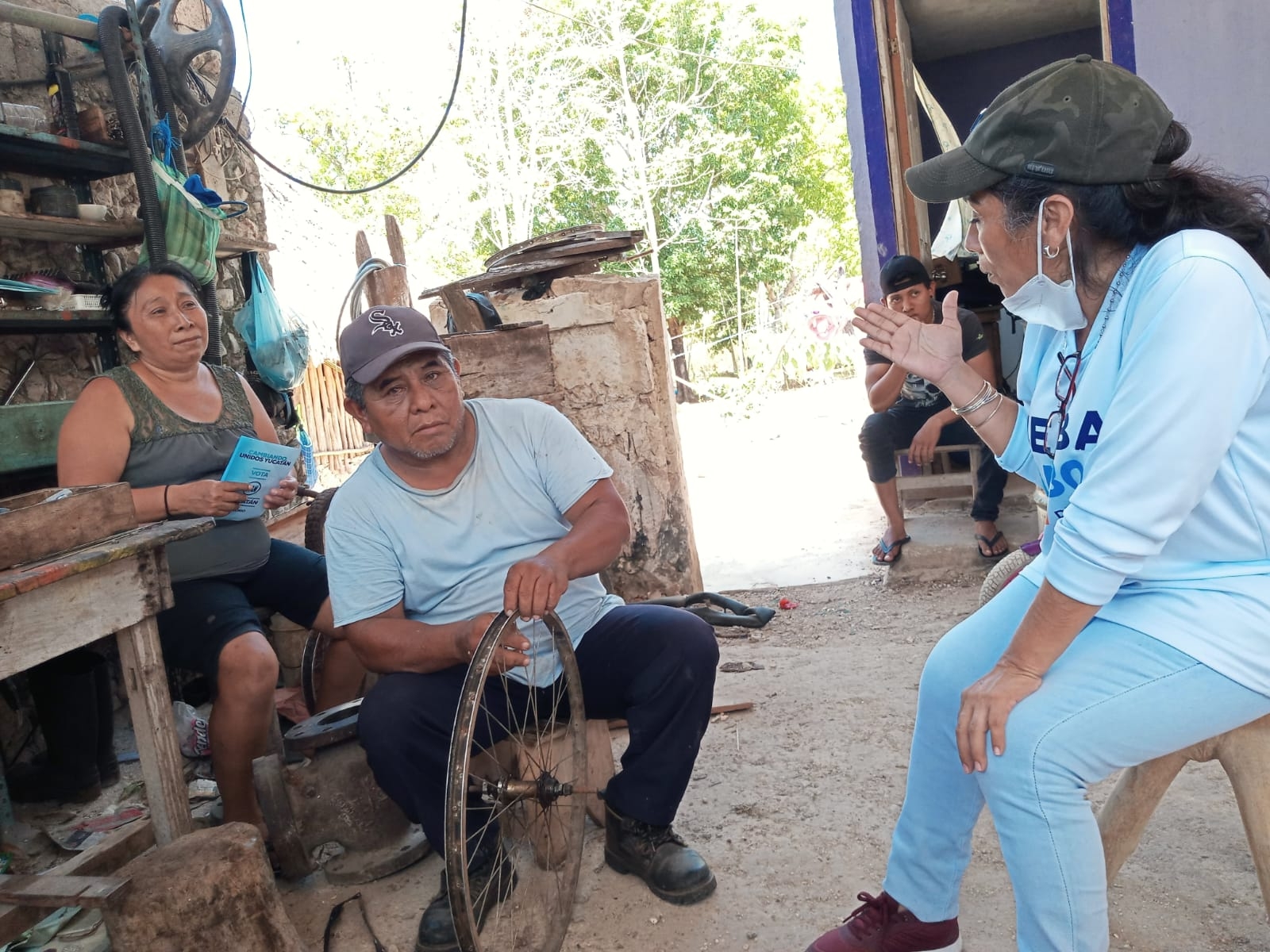 Melba Gamboa escucha las necesidades y carencias de los municipios que conforman el Distrito XIV