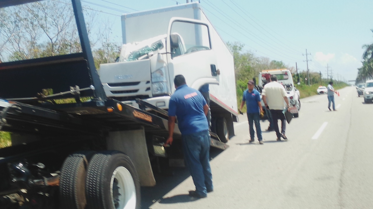 La Guardia Nacional controló el tránsito durante las maniobras para retirar ambos vehículos de carga