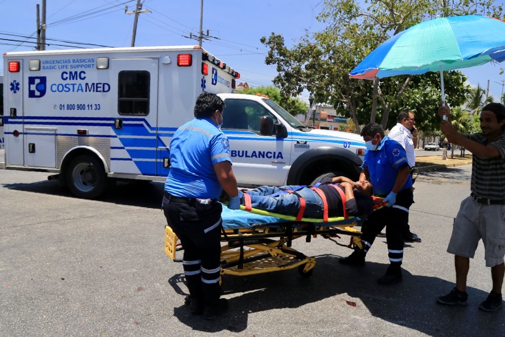 Motociclista en estado de ebriedad provoca grave accidente en Playa del Carmen