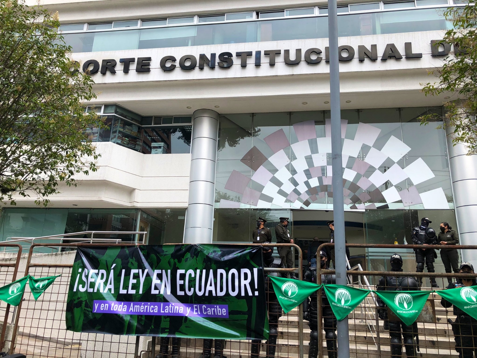 Corte de Ecuador falla a favor de la despenalización del aborto