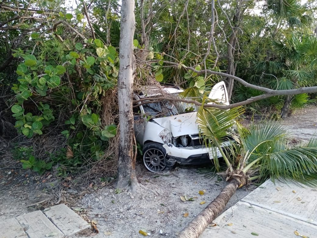 Se registra aparatoso choque en el kilómetro 1.5 de la Zona Hotelera de Cancún