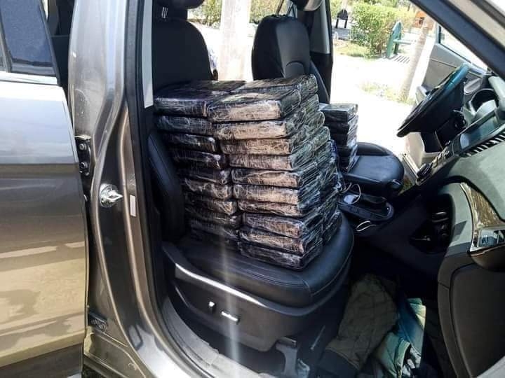 Autoridades aseguran 52 paquetes de droga en Kobén, Campeche