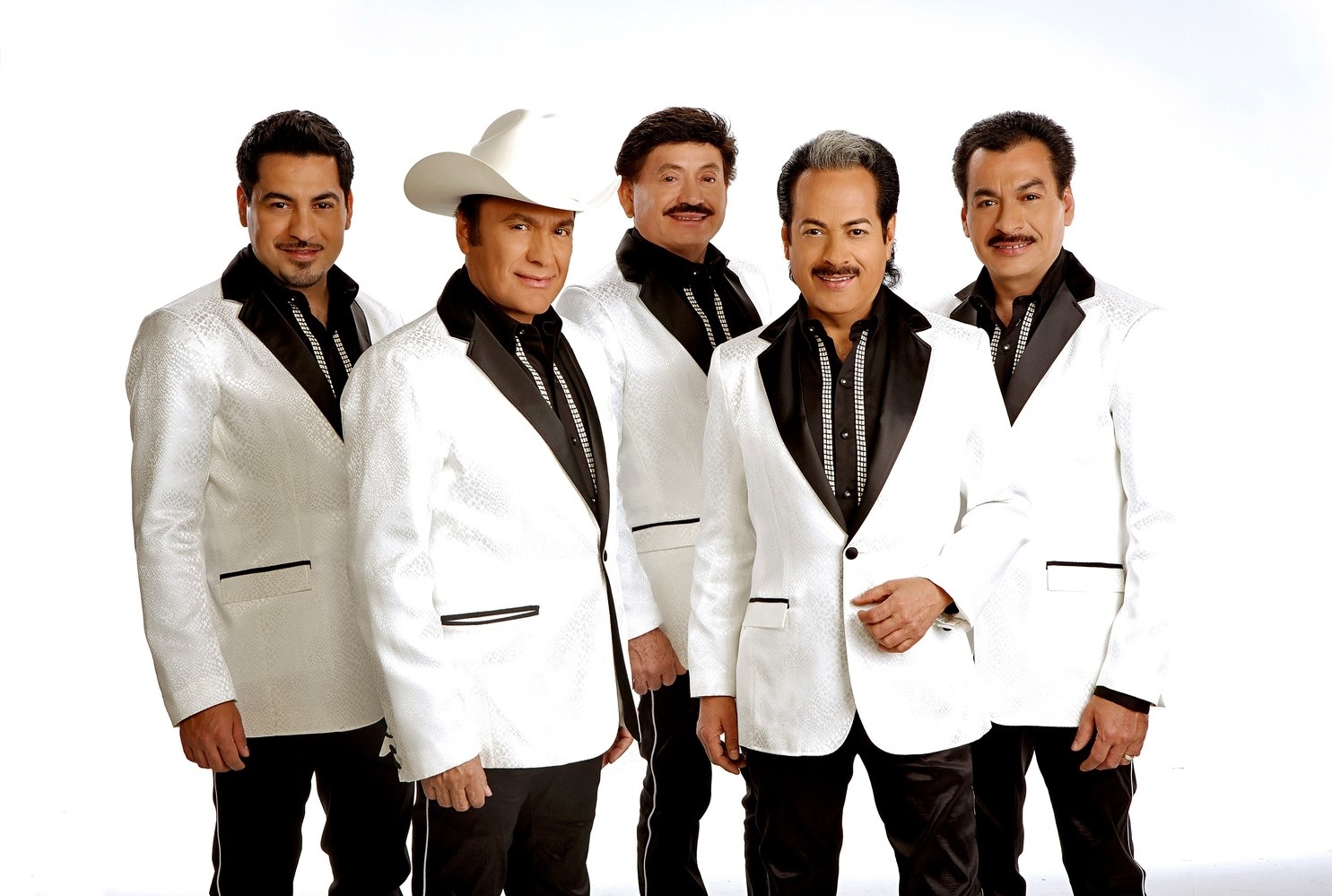 Los Tigres del Norte se vacunan contra COVID-19 en Estados Unidos