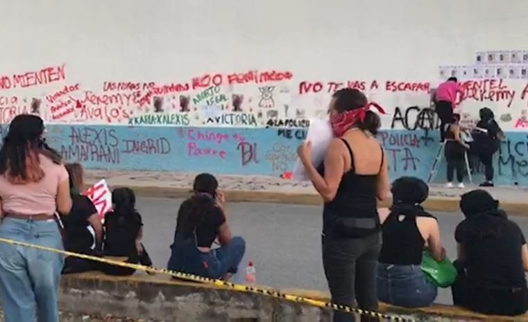 Feministas se manifiestan en la FGE en Cancún contra los feminicidios: VIDEO