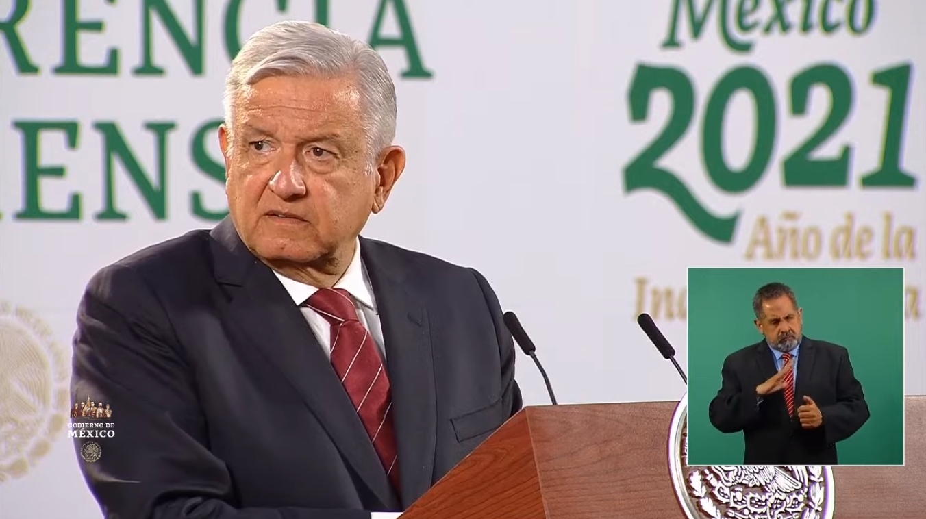 AMLO califica de 'incidente' la vacunación con una jeringa vacía a un adulto mayor